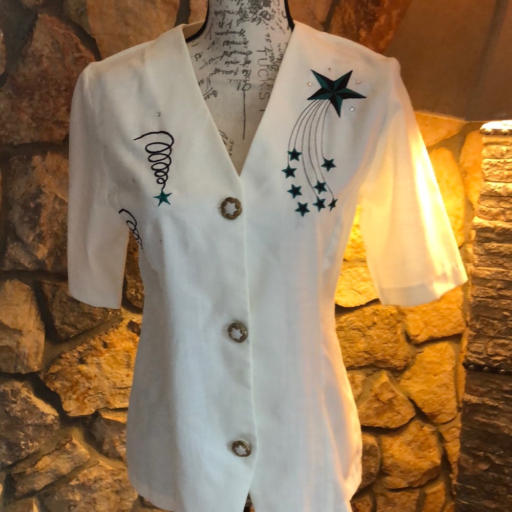 White dressy blouse with nice detailing